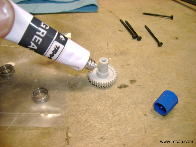 Lube servo gears